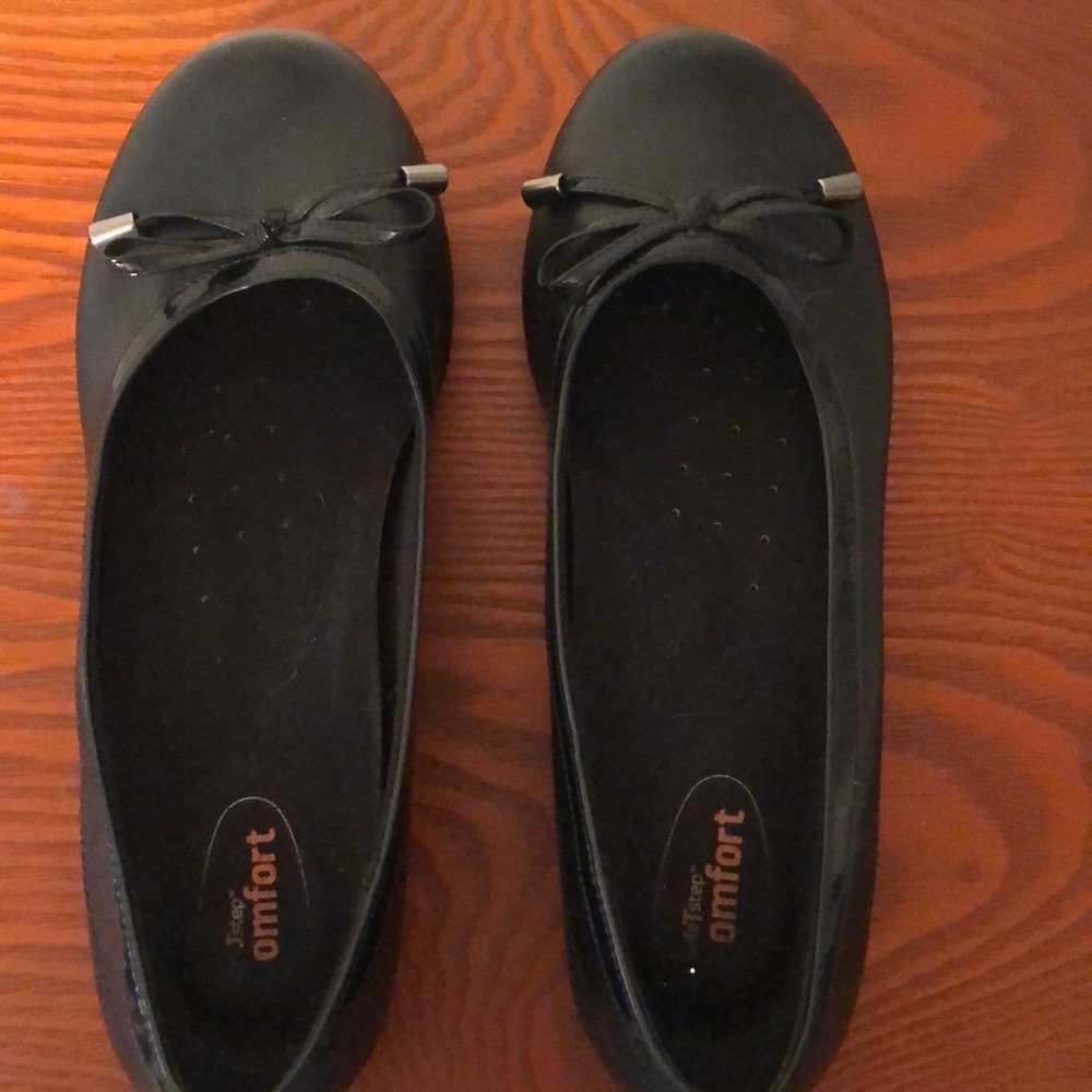 Black Ballet Flats